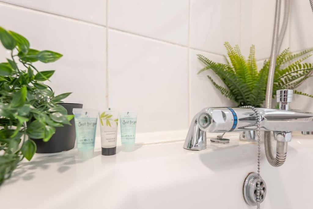 Leed City Centre - Armley Wortley Leeds  Dış mekan fotoğraf